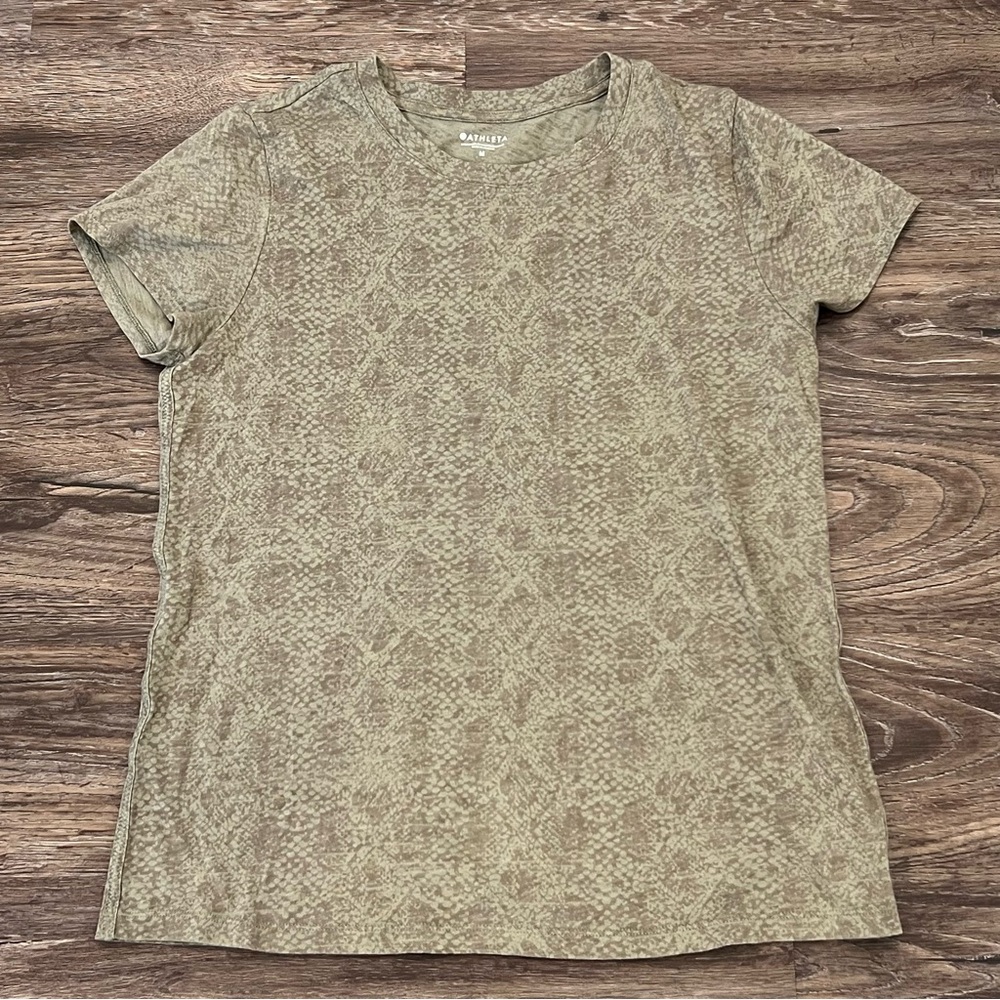 Athleta Women’s Green Snake Print Short Sleeve Medium Shirt